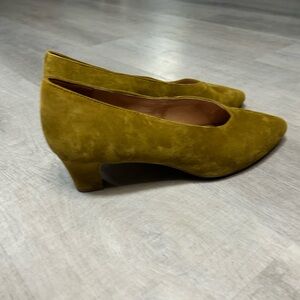 Chic Mustard Suede Heels